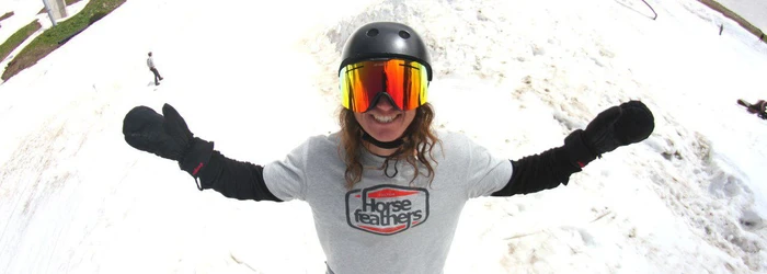 Слава Каспер катается на сноуборде